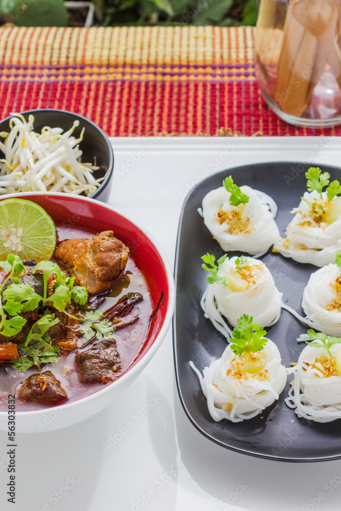 rice noodles with spicy pork sauce