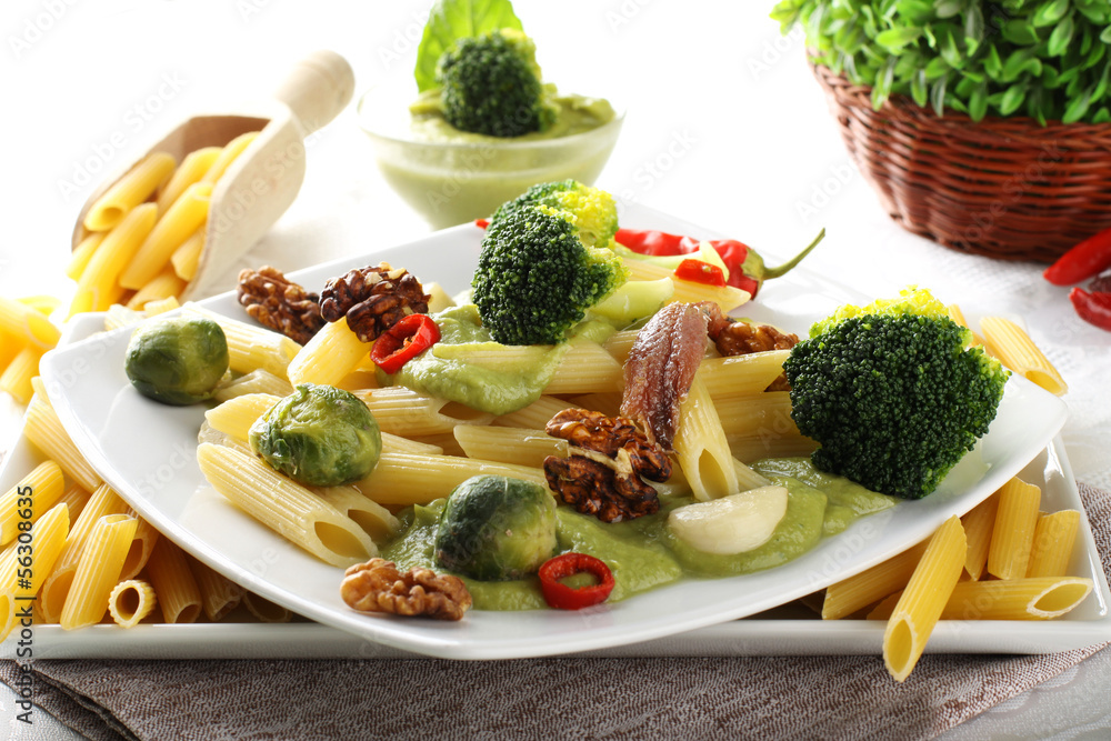 Pasta with broccoli cream and nuts Pasta with broccoli cream and nuts