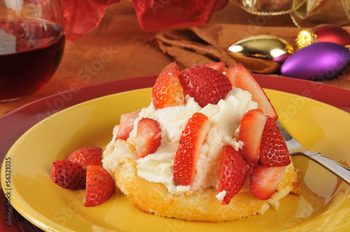 Photo Strawberry shortcake on a holiday table