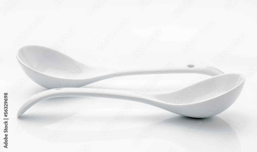 white porcelain scoop on white base white porcelain scoop on white base