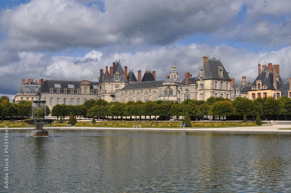 Château de Fontainebleau depuis le Grand Parterre