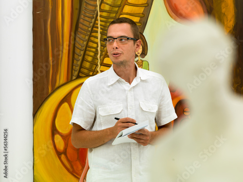 Принти на полотні art collector at exhibition opening