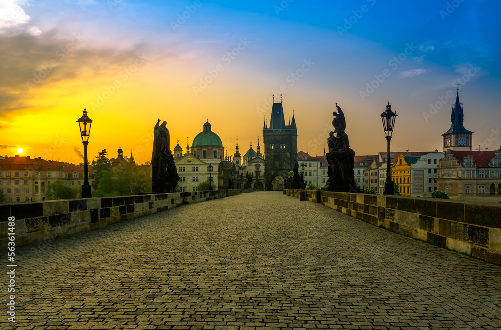Obraz premium Charles Bridge and Old Town at sunrise