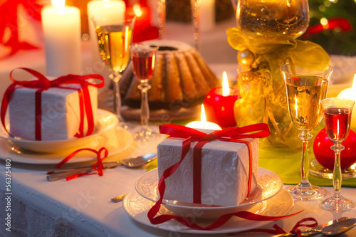 Recipe for nicely decorated Christmas table