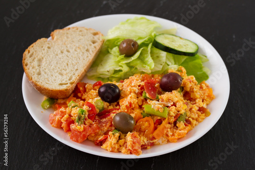 egg with vegetables and bread
