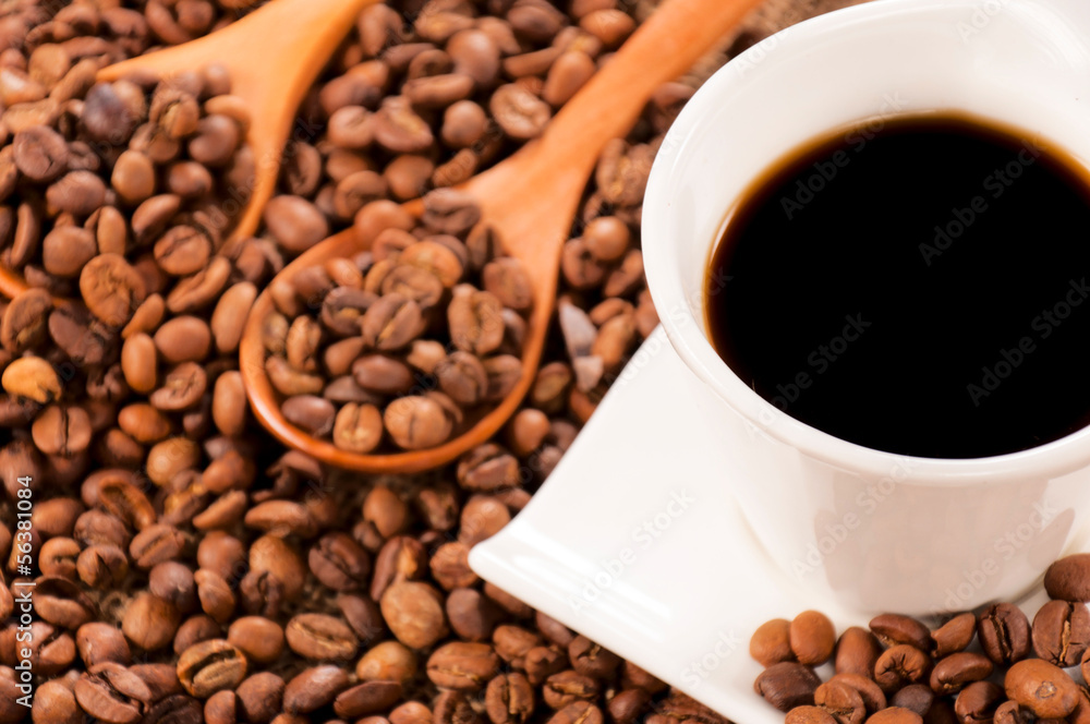 Fototapeta premium raw and instant coffee