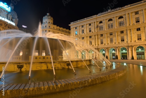 Genova, Piazza de Ferrari in notturna