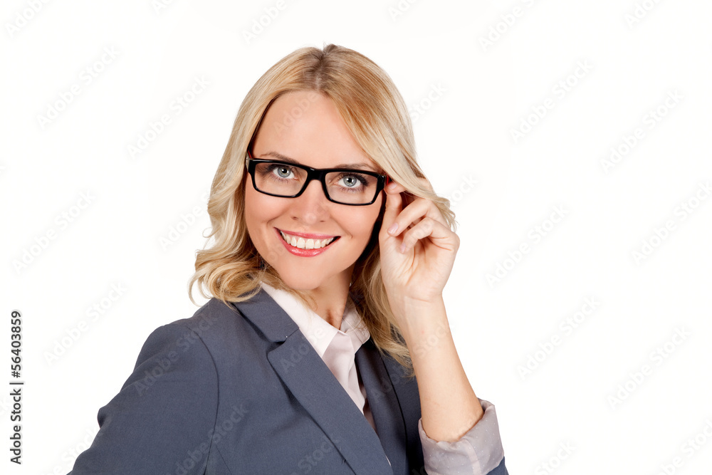 Hübsche blonde junge Frau mit Brille