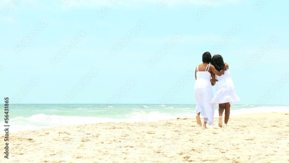 African American Mother Teenage Daughter Walking Beach African American Mother Teenage Daughter Walking Beach