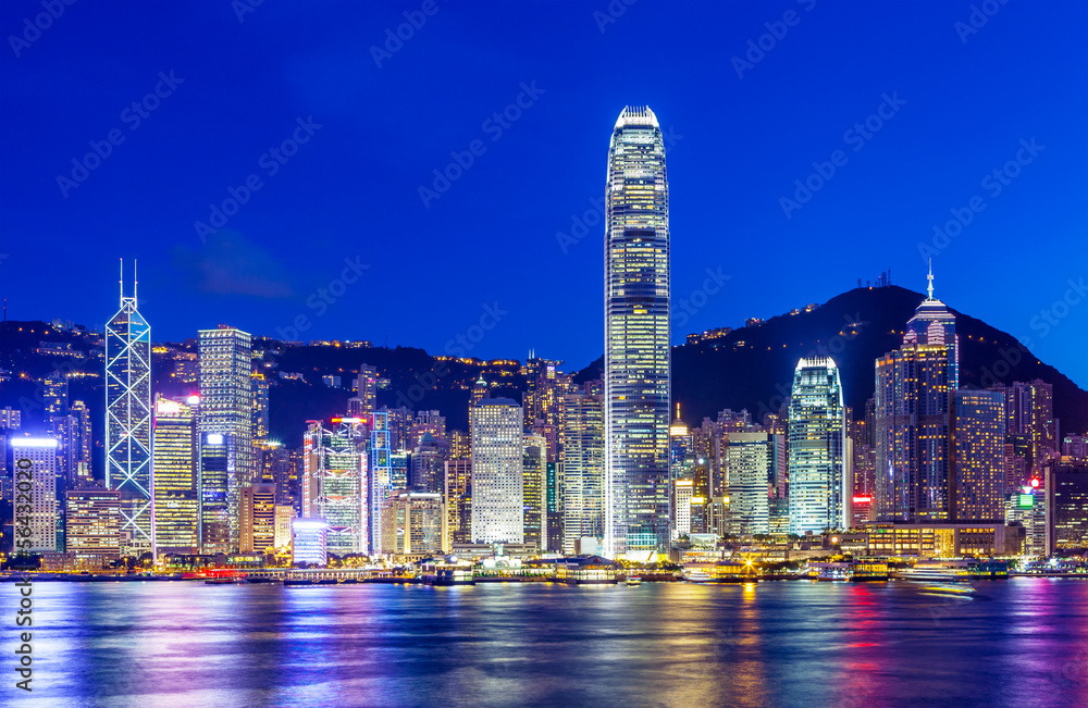 Naklejka premium Hong Kong skyline at night