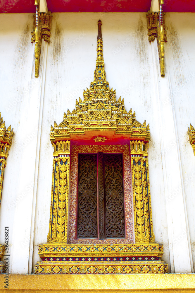 Obraz premium thai art windows in temple of thailan