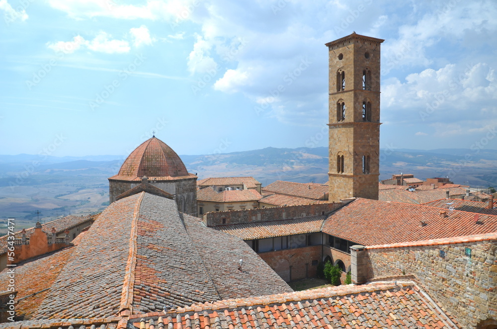 Naklejka premium Wspaniały pejzaż starego miasta w Volterra w Toskanii, Włochy