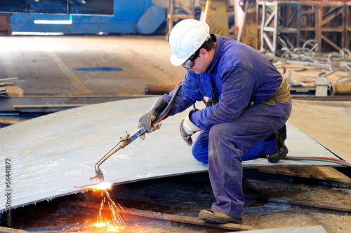 Obraz na plátne a welder working at shipyard in day time