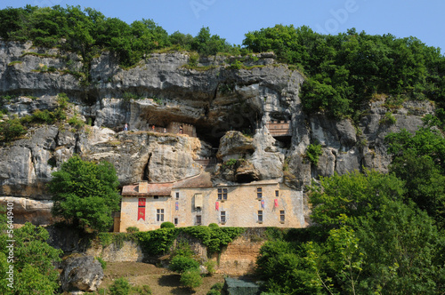 Perigord, the picturesque Maison Forte de Reignac in Dordogne photo