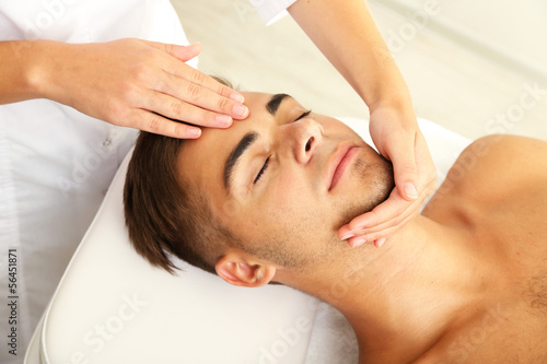 Man having head massage clo...