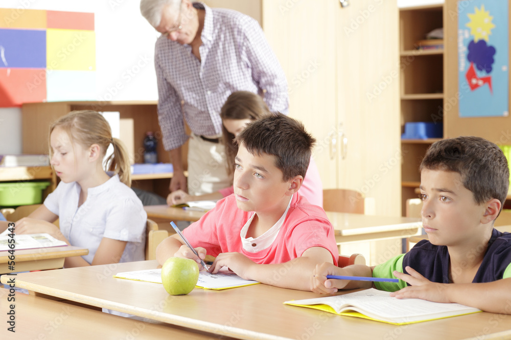 Fototapeta premium Elementary school classroom
