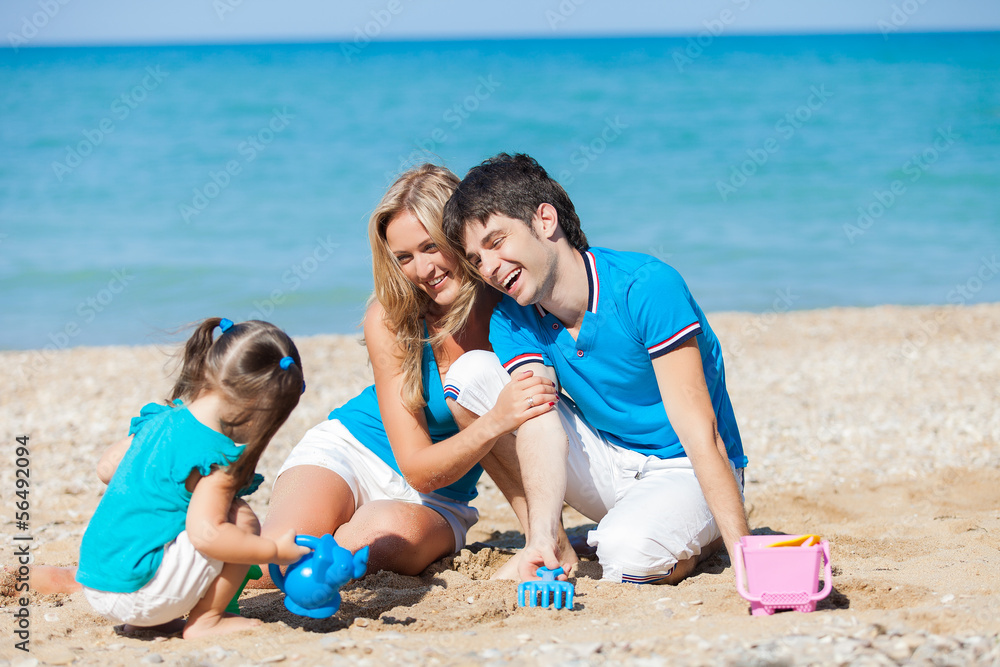 Fototapeta premium Family on beach vacation