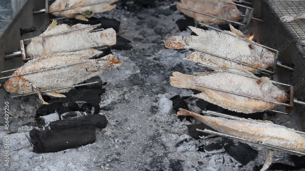 Grilled fish/Grilled fish tilapia with salt. Grilled fish/Grilled fish tilapia with salt.