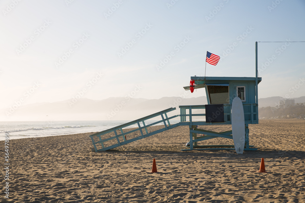 Naklejka premium Santa Monica beach lifeguard tower in California