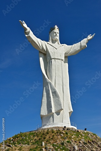 Christus K  nig Statue in   wiebodzin   Polen