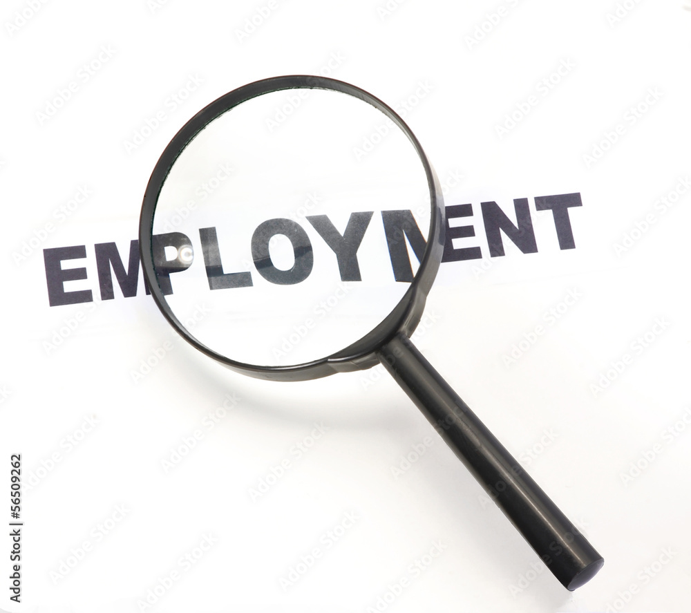 Buscando trabajo,lupa lente encima de palabra. Buscando trabajo,lupa lente encima de palabra.