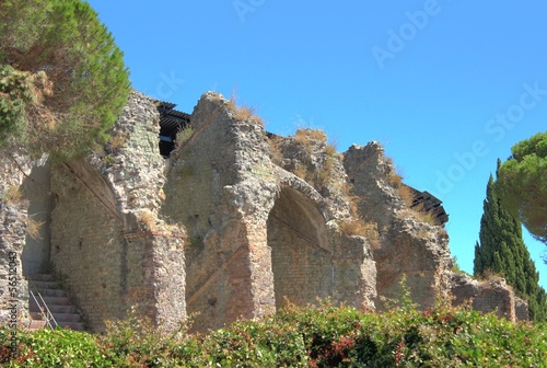 Ruinen der römischen Arena in Fréjus photo