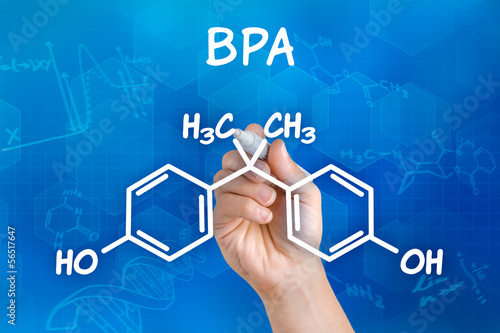 Hand zeichnet chemische Strukturformel von BPA