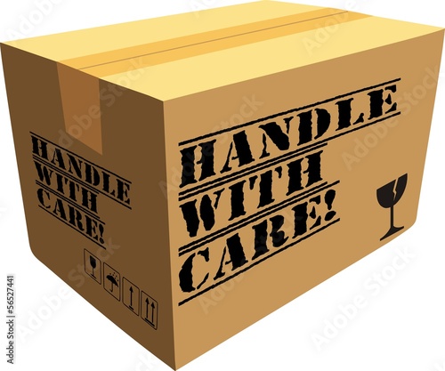 130925-Karton_Handle_with_care