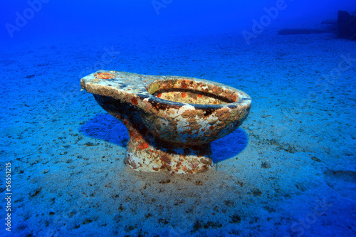 Kloschüssel am Meeresgrund photo
