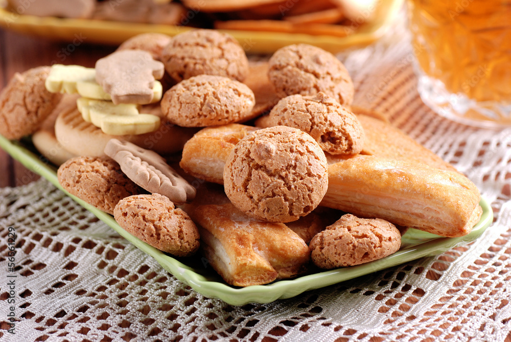 biscotti assortiti nel piccolo vassoio biscotti assortiti nel piccolo vassoio