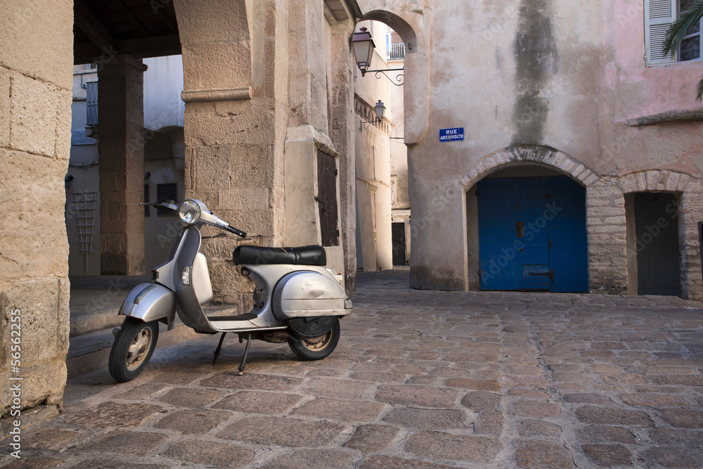 Vieux Scooter dans Rue de Bonifacio Corse Stock Photo Adobe Stock