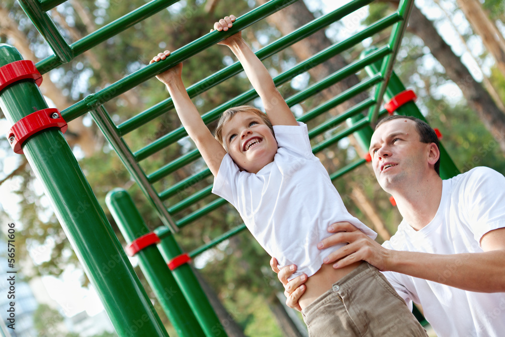 Obraz premium Father and son play sports