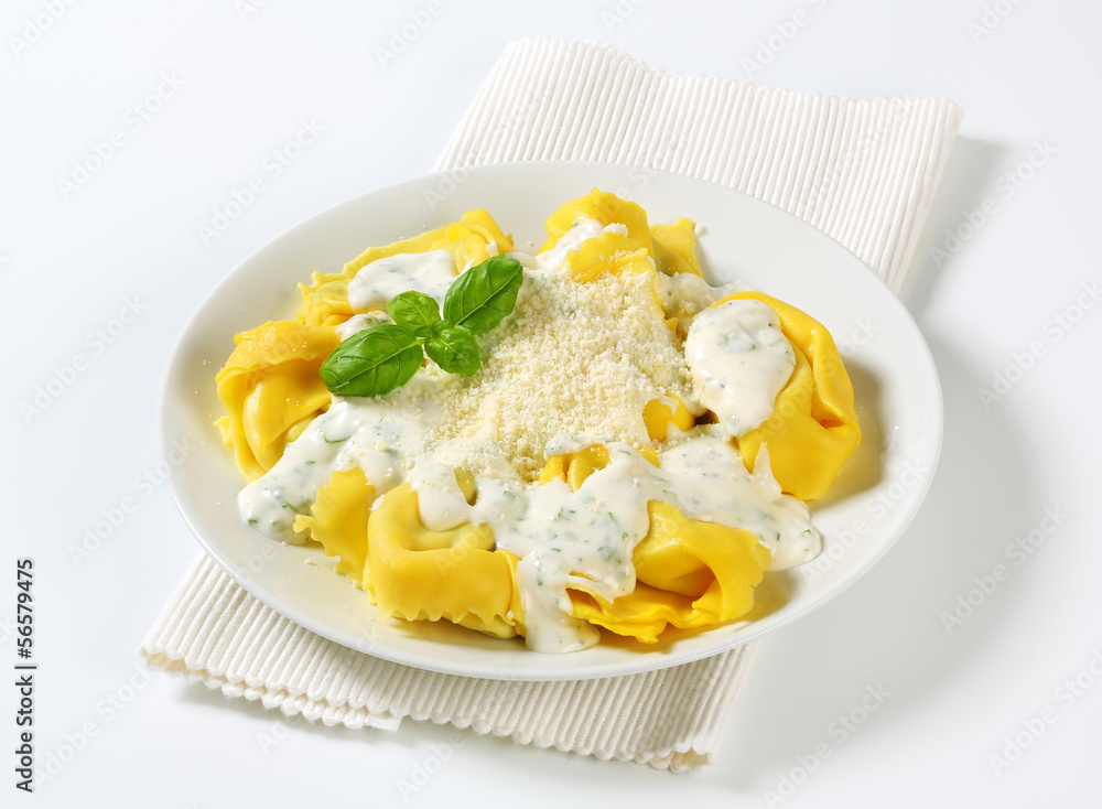 Ricotta and spinach tortelloni with cream sauce and Parmesan Ricotta and spinach tortelloni with cream sauce and Parmesan