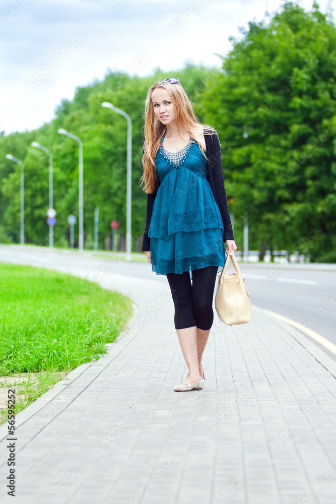 Obraz premium woman walking