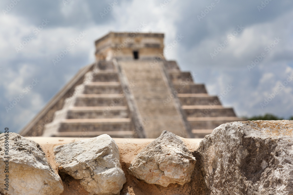 Fototapeta premium Chichen Itza pyramid, El Castillo, Mexico