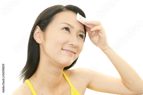 Wallpaper Mural ボディーケアをする女性 Torontodigital.ca