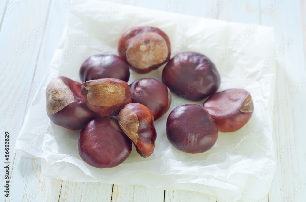 Obraz premium chesnuts