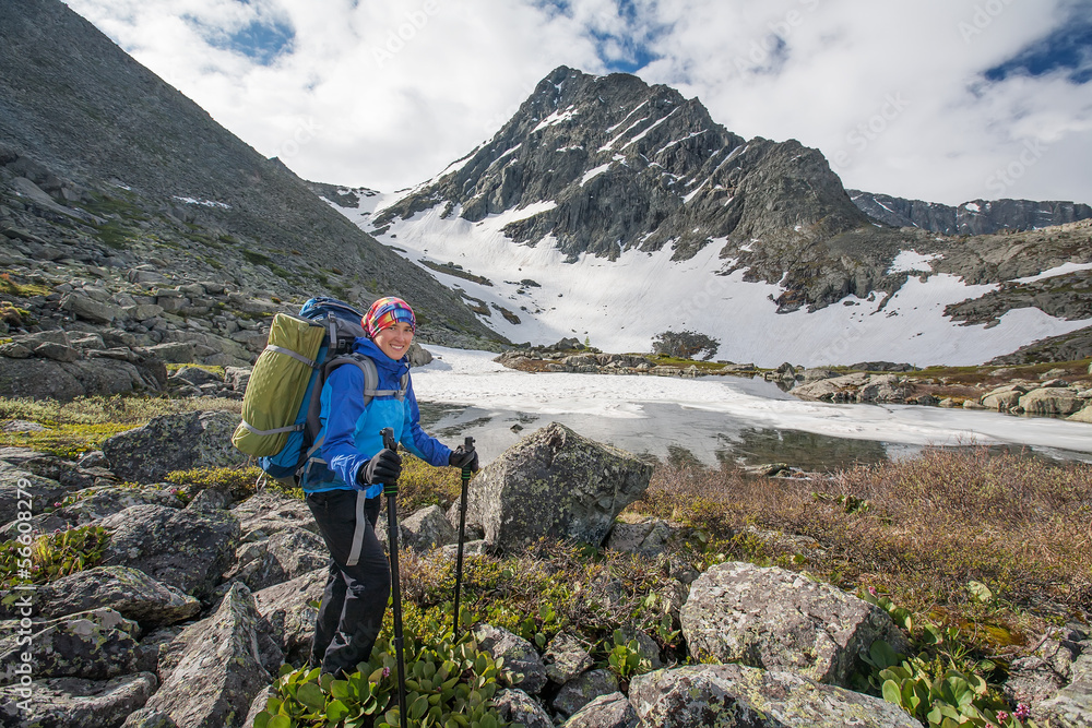 Naklejka premium Hiker in Altai mountains, Russian Federation