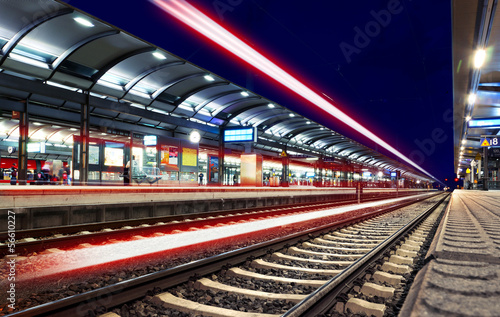 Lichter Lichtspuren Bahnhof nachts - Train Station Speed Lights photo
