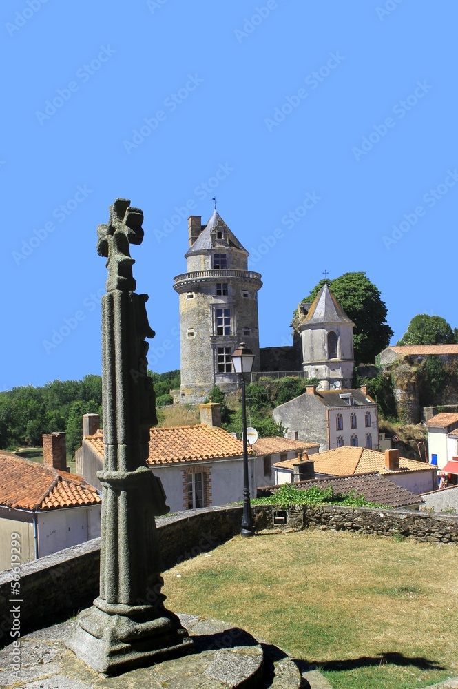 Château d'Apremont (Vendée) Château d'Apremont (Vendée)