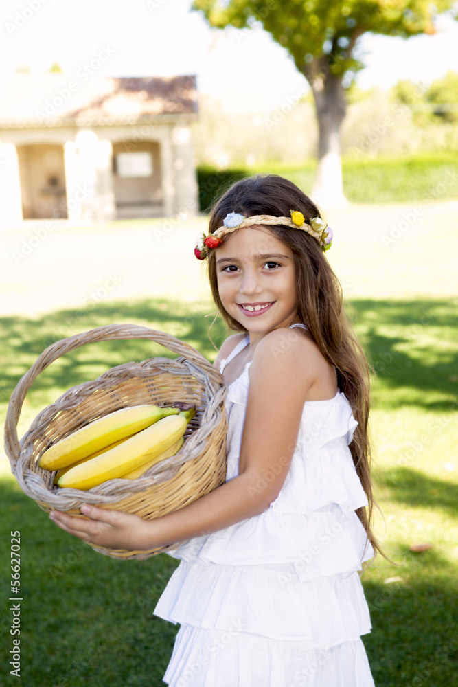 Fototapeta premium Bambina allegra con le banane