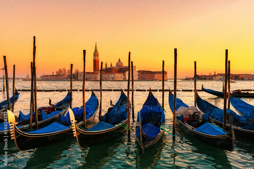 Gondolas en venecia