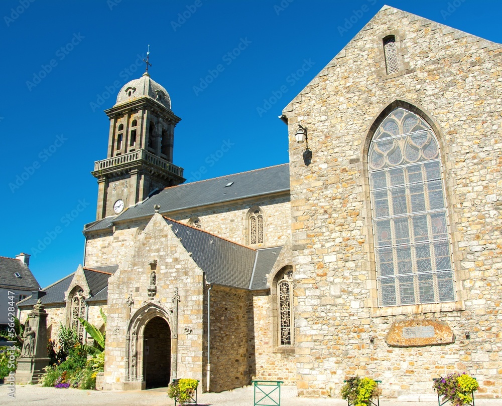 Fototapeta premium L'église Saint-Pierre, à Crozon, Bretagne