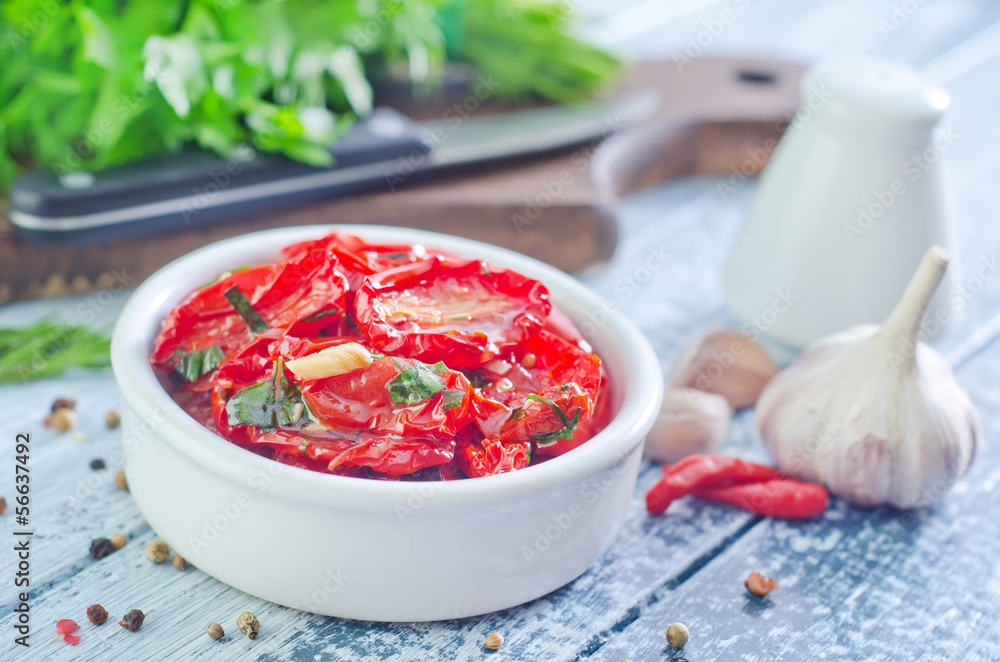 dry tomatoes with oil and basil dry tomatoes with oil and basil