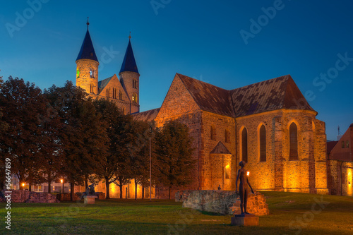 Obraz na płótnie Blaue Stunde am Kloster w salonie