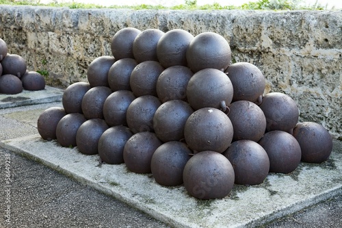 Bild auf Leinwand Cannon balls
