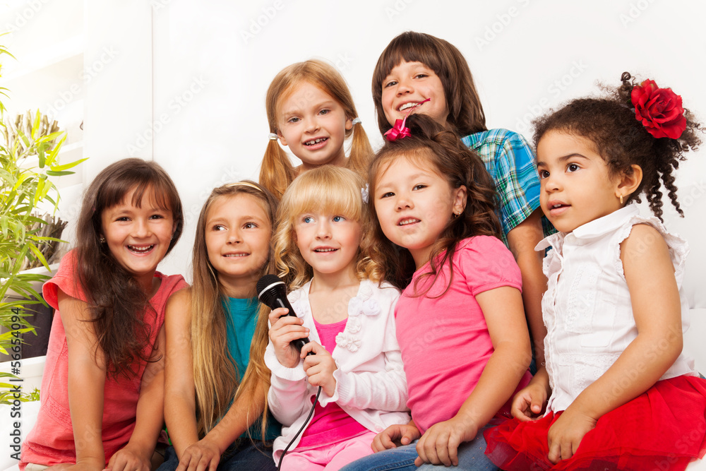Chorus of kids sing Chorus of kids sing