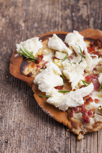 Flammkuchen auf dunklem Holz photo