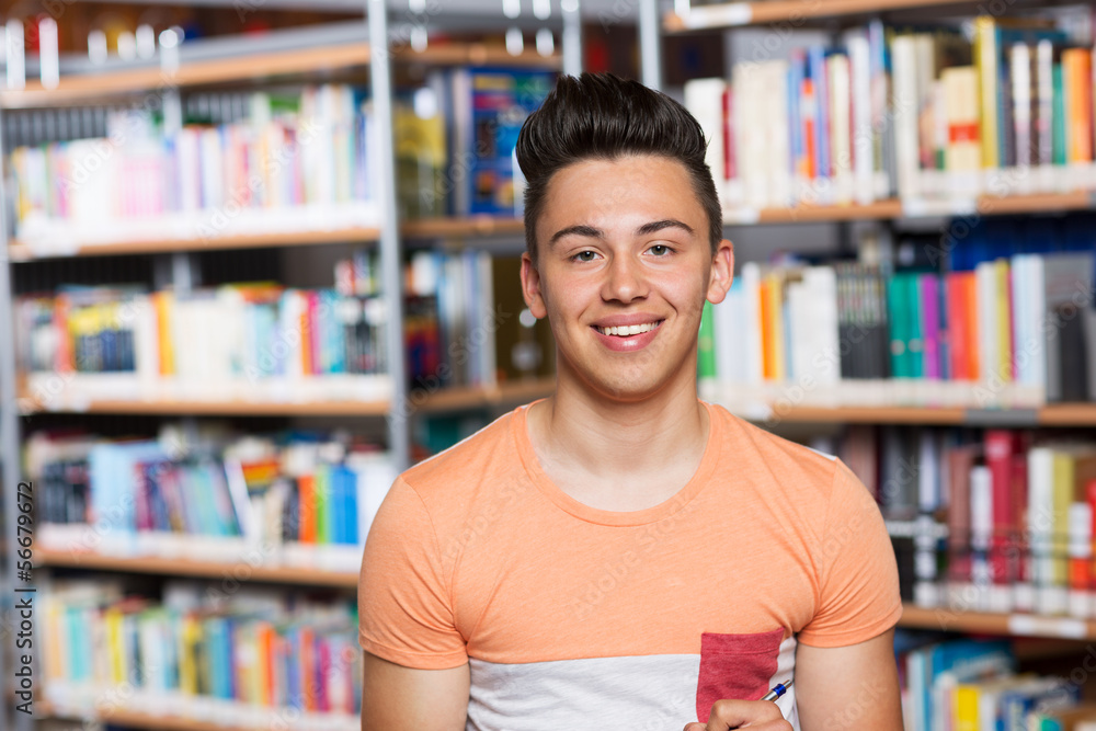 Schüler in der Bibliothek Schüler in der Bibliothek