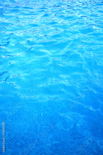 blue clear water © Offscreen